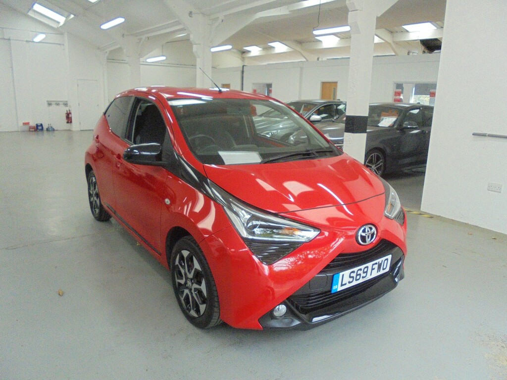 Toyota Aygo 1.0 Vvt-i X-trend LS69FWO Red #2