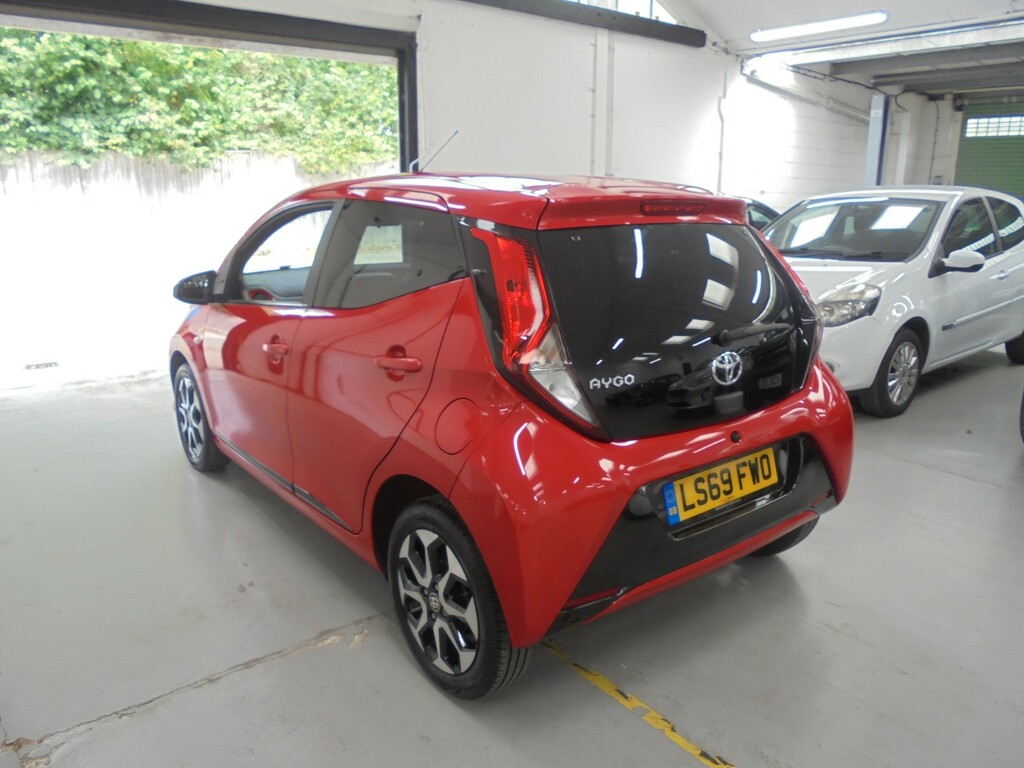 Toyota Aygo 1.0 Vvt-i X-trend LS69FWO Red #6