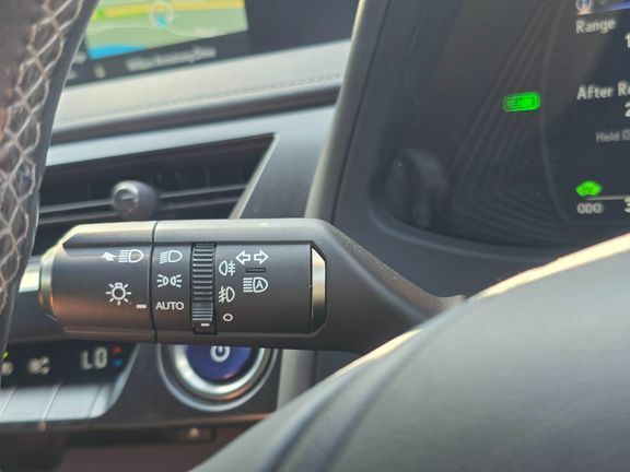 Lexus UX 300E 54.3Kwh Takumi Suv 204 Ps Silver #29