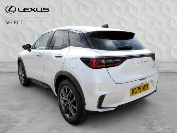 Lexus LBX Premium Plus Black Interior White #5