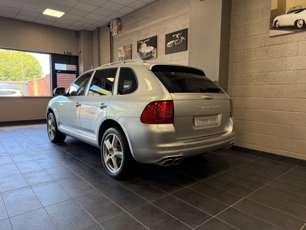 Porsche Cayenne 4.5 Turbo Suv Tiptronic S Awd 378 G Km Silver #2