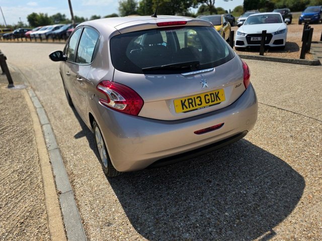Peugeot 208 1.4 Vti Active Hatchback Euro 5 #11