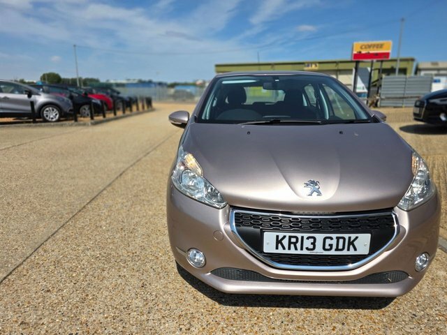 Peugeot 208 Hdi Active Hatchback Pink #4