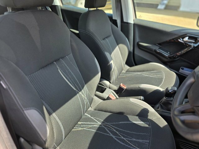 Peugeot 208 1.4 Vti Active Hatchback Euro 5 #19
