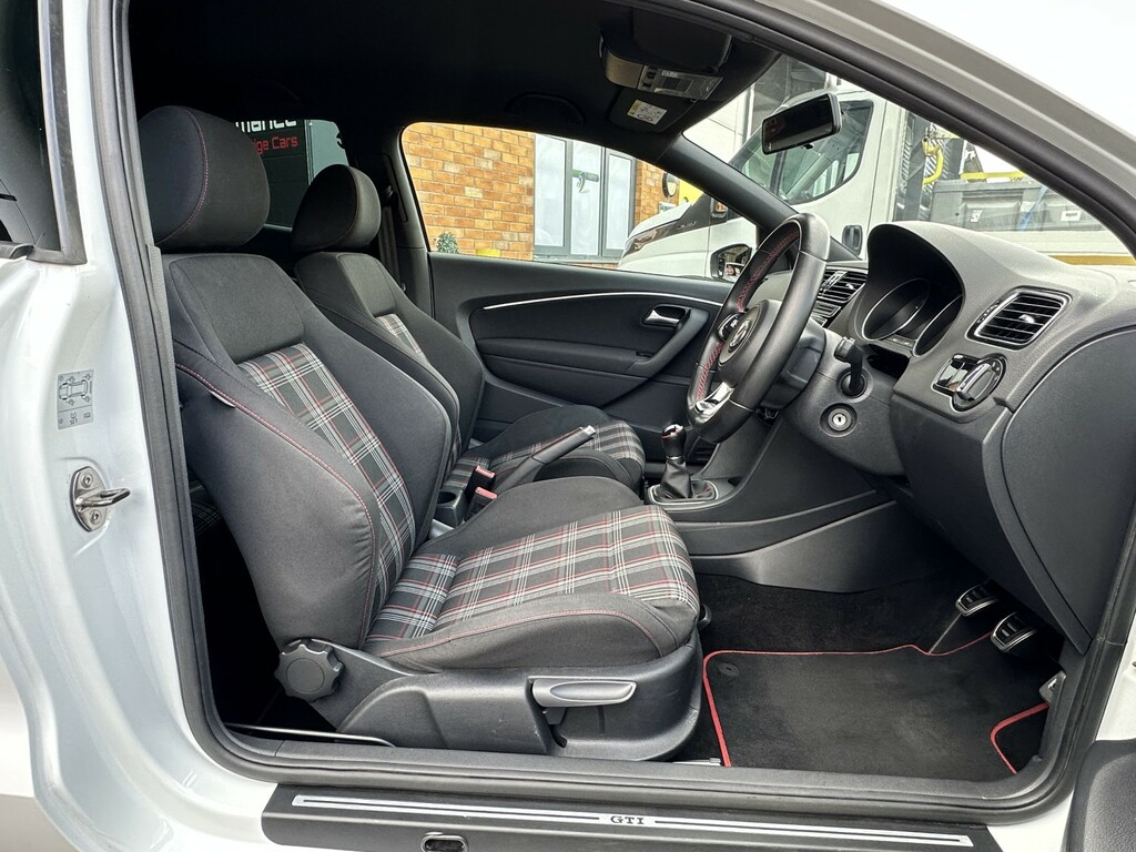 Volkswagen Polo Hatchback 1.8 Tsi Bluemotion Tech Gti Hatchback White #5