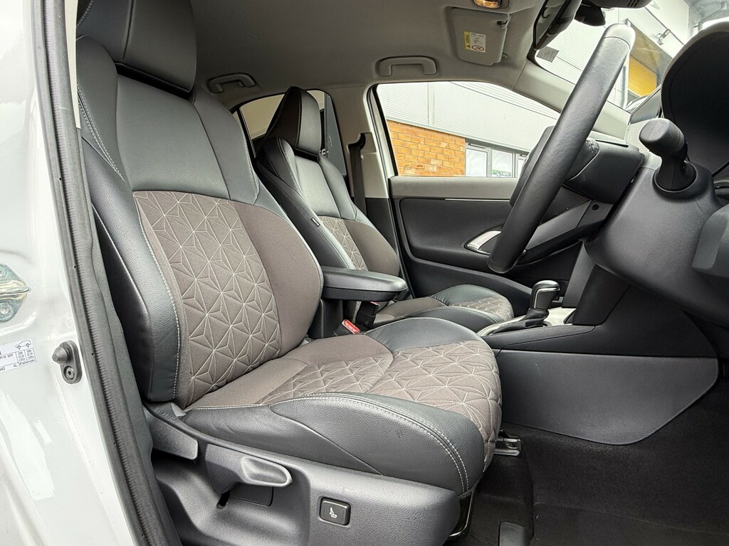 Toyota Yaris Cross 1.5 Vvt-h Excel White #5