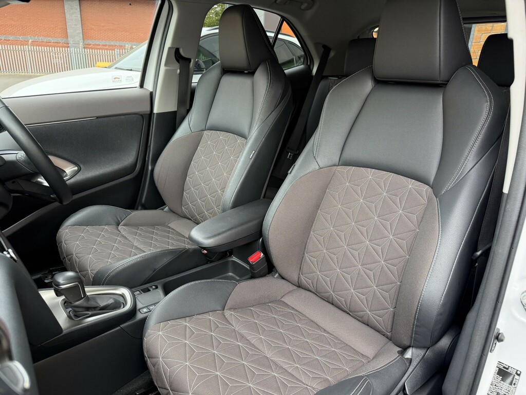 Toyota Yaris Cross 1.5 Vvt-h Excel White #4