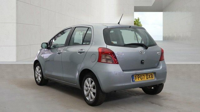 Toyota Yaris Vvt-i Zinc Silver #4