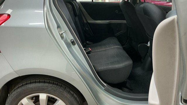 Toyota Yaris Vvt-i Zinc Silver #3