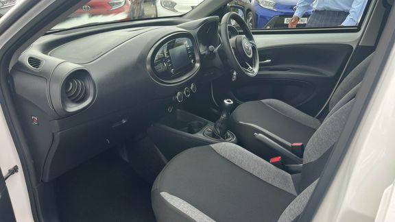 Toyota Aygo X Pure Manual DF23YMG White #5