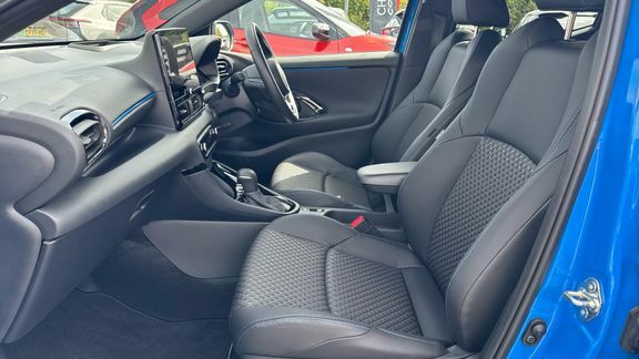 Toyota Yaris Premiere Edition Blue #5