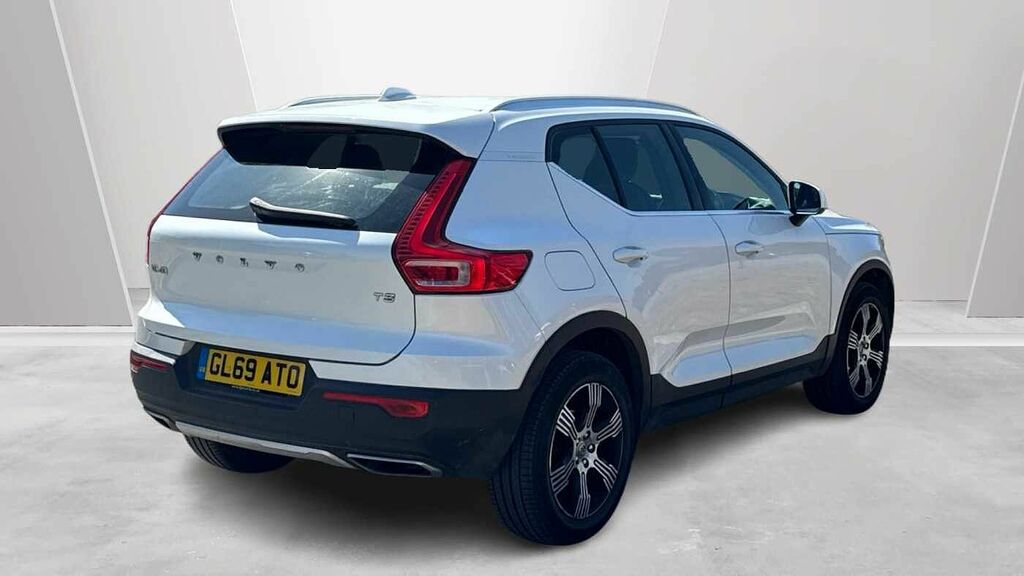 Volvo XC40 T3 Inscription White #2
