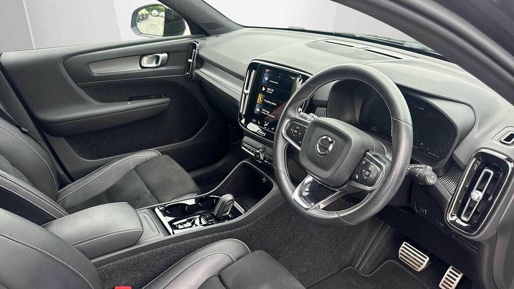 Volvo XC40 R-design Pro, T3 Black #4