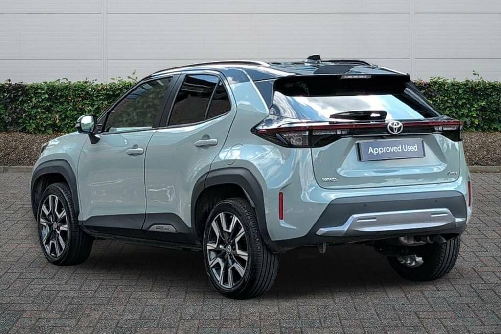 Toyota Yaris Cross 1.5 Hybrid 130 Premiere Edition Cvt KY74YWR Green #2