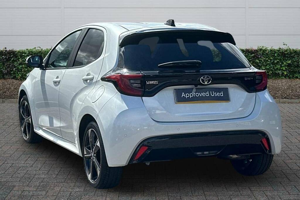 Toyota Yaris 1.5 Hybrid 130 Excel Cvt BT25ZDL White #2