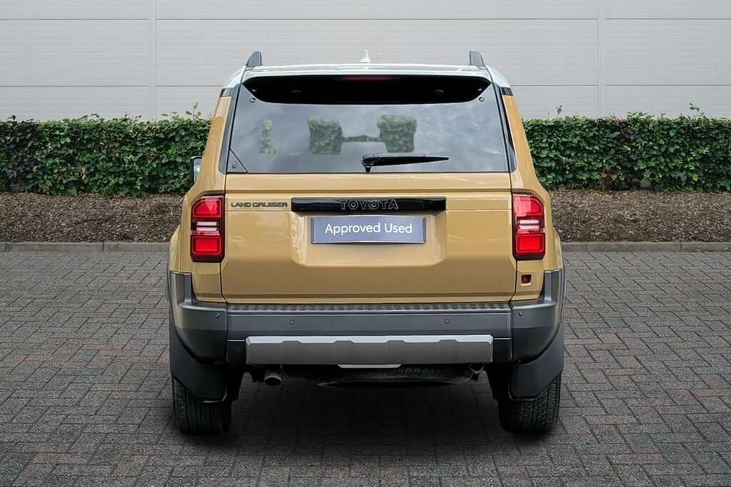 Toyota Land Cruiser 2.8 D-4d 204 First Edition 7 Seats Grey #4