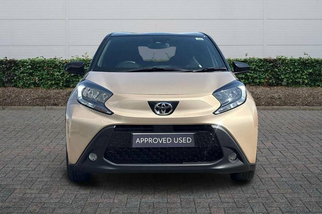 Toyota Aygo X 1.0 Vvt-i Edge FY23USB Beige
