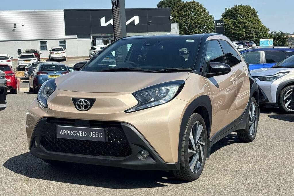 Toyota Aygo X 1.0 Vvt-i Edge FY23USB Beige #3