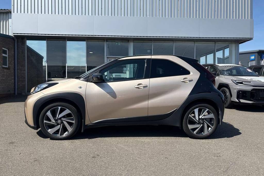 Toyota Aygo X 1.0 Vvt-i Edge FY23USB Beige #2