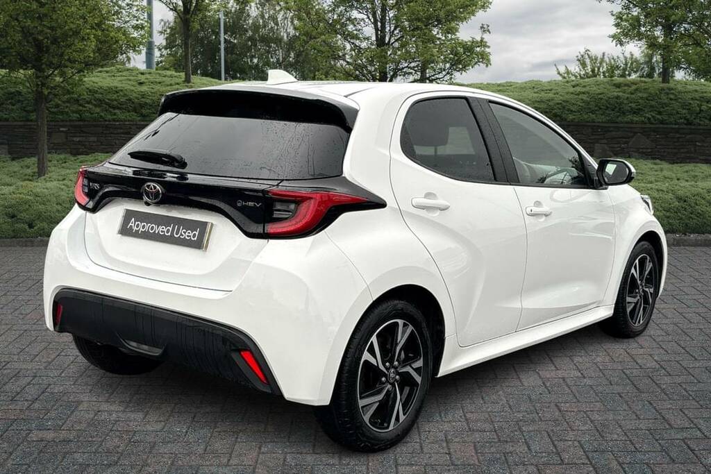 Toyota Yaris 1.5 Hybrid Design Cvt MM74FKT White