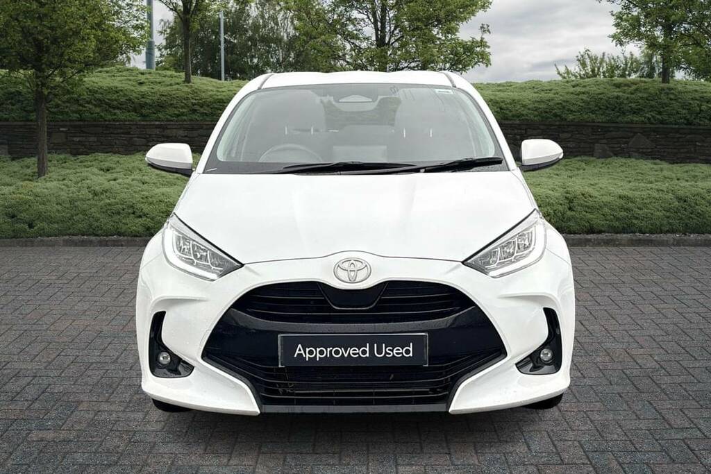 Toyota Yaris 1.5 Hybrid Design Cvt MM74FKT White #4