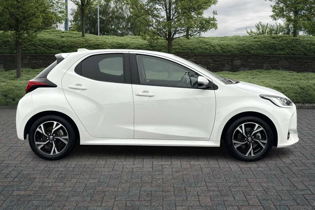 Toyota Yaris 1.5 Hybrid Design Cvt MM74FKT White #5