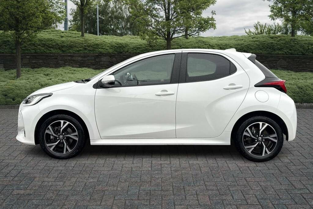 Toyota Yaris 1.5 Hybrid Design Cvt MM74FKT White #6