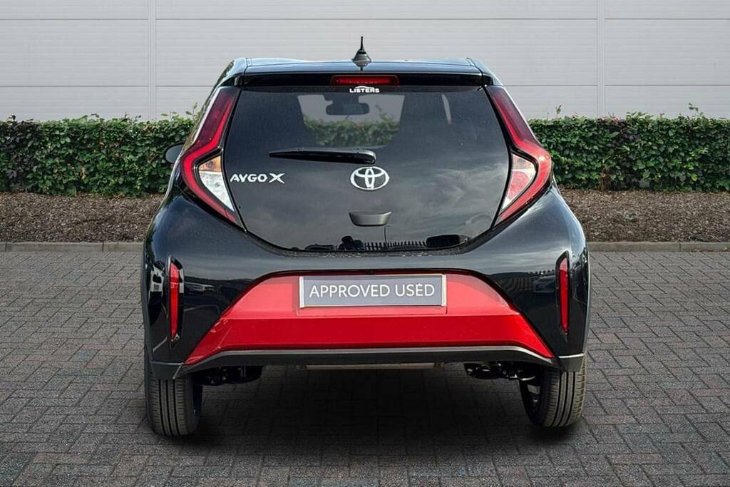 Toyota Aygo X 1.0 Vvt-i Edge FY25RZX Red #3