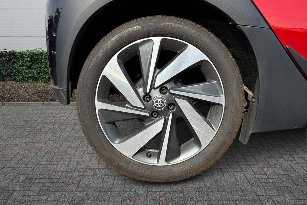 Toyota Aygo X 1.0 Vvt-i Edge FY25RZX Red #5