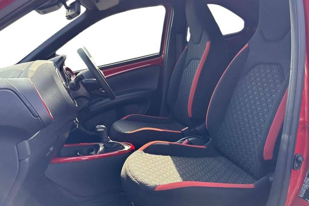 Toyota Aygo X 1.0 Vvt-i Edge FY25RZX Red #6