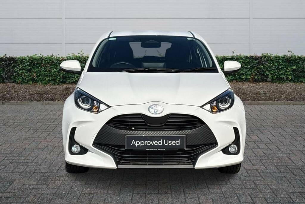 Toyota Yaris 1.5 Hybrid Icon Cvt FV74LLG White #2
