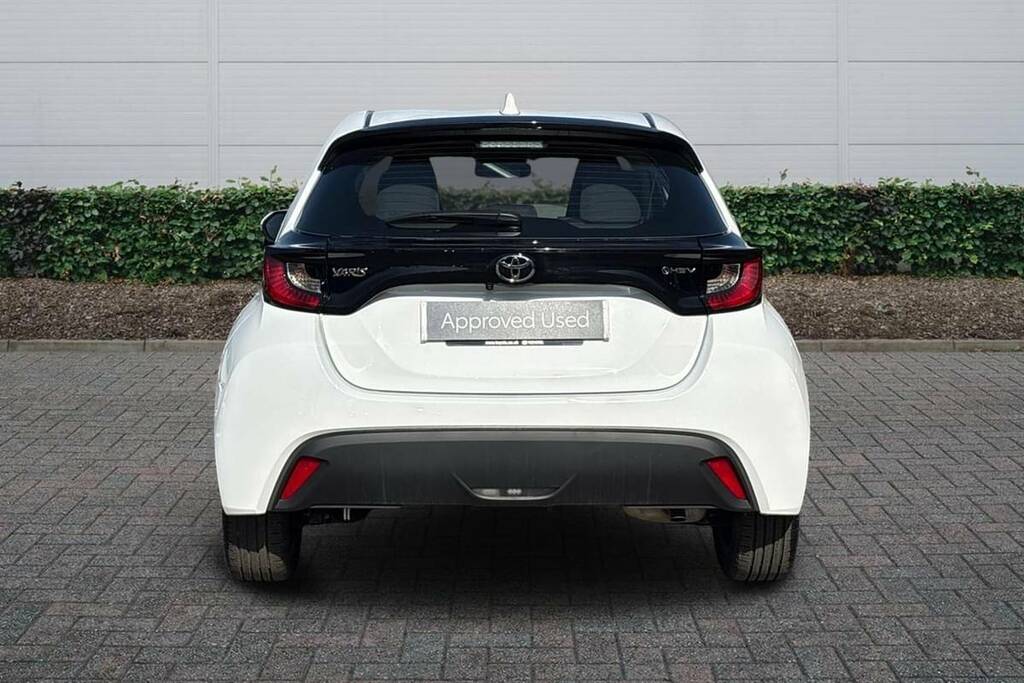 Toyota Yaris 1.5 Hybrid Icon Cvt FV74LLG White #3