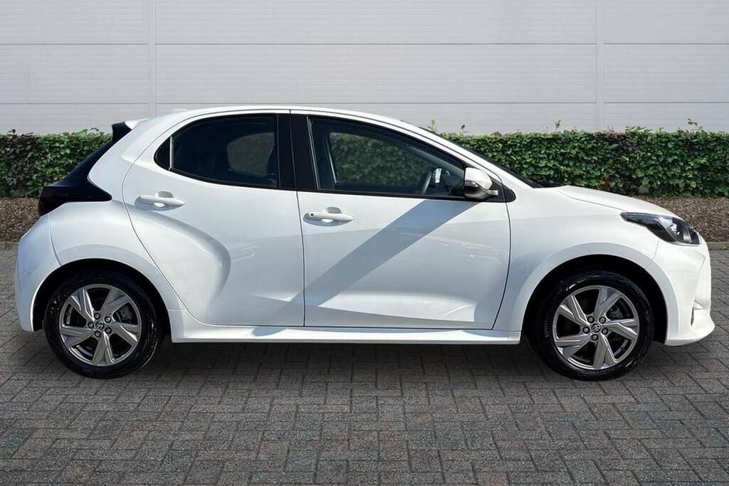 Toyota Yaris 1.5 Hybrid Icon Cvt FV74LLG White #4