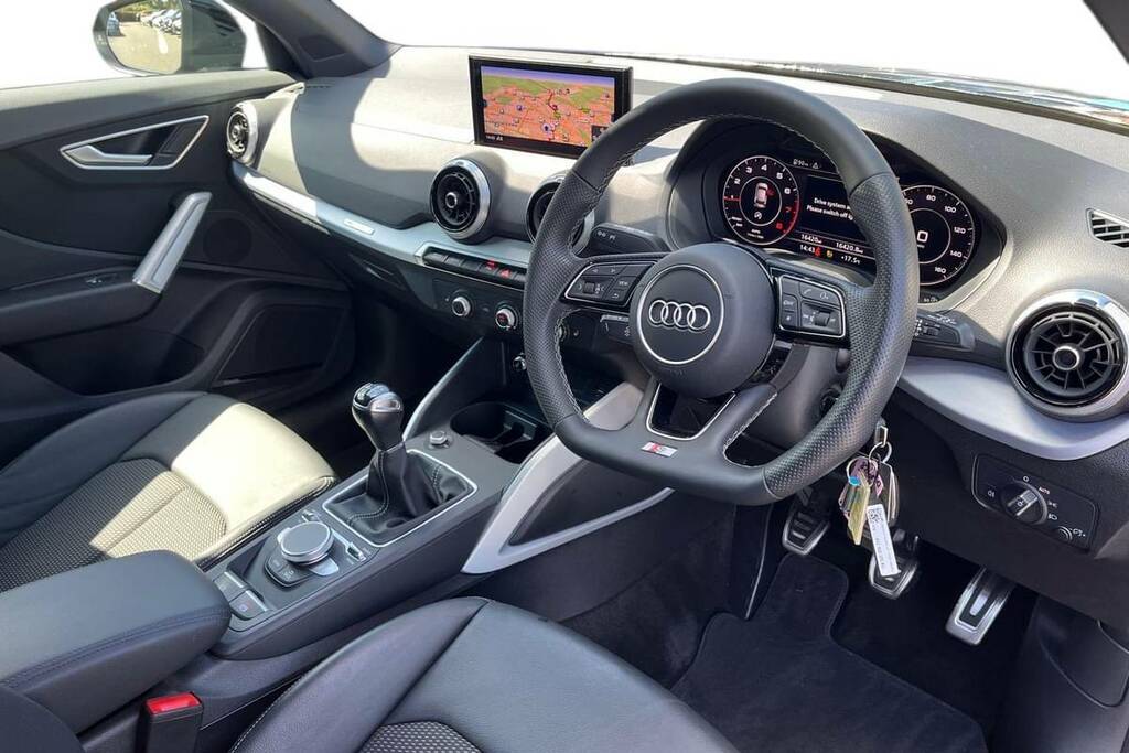 Audi Q2 35 Tfsi Black Edition Black #4