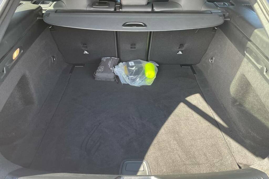 Mercedes-Benz CLA Class 180 Amg Line Executive Tip Grey #2