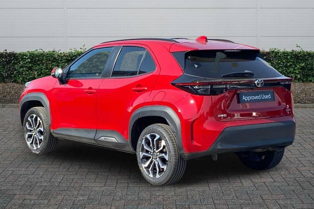 Toyota Yaris Cross 1.5 Hybrid Design Cvt FV74GXE Red