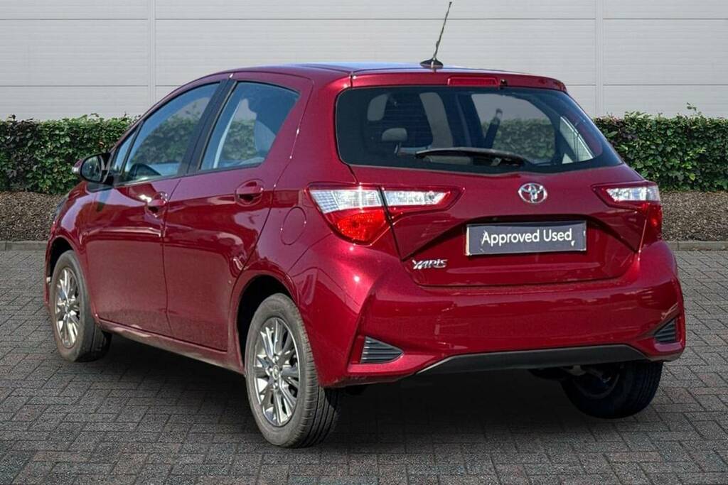 Toyota Yaris 1.5 Vvt-i Icon Tech Red #2