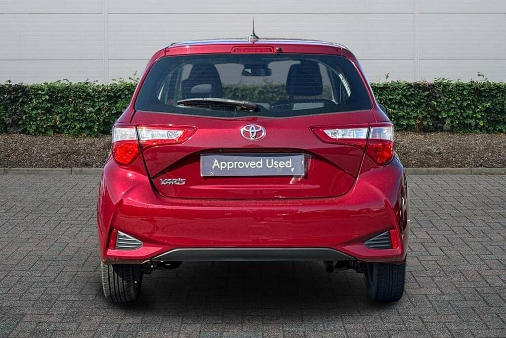 Toyota Yaris 1.5 Vvt-i Icon Tech Red #4