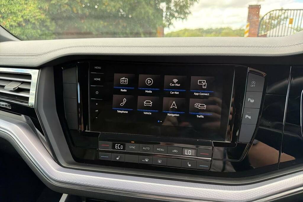 Volkswagen Touareg 3.0 V6 Tdi 4Motion 231 R-line Tip White #3