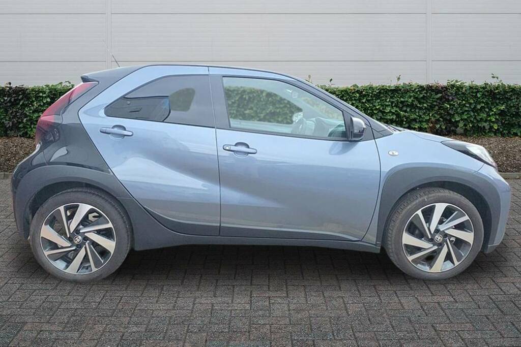 Toyota Aygo X 1.0 Vvt-i Edge Grey #4
