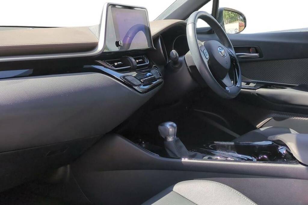 Toyota C-Hr Design White #7