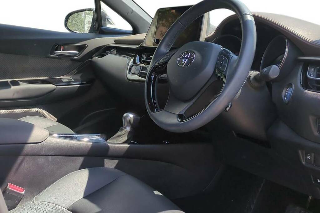 Toyota C-Hr Design White #12