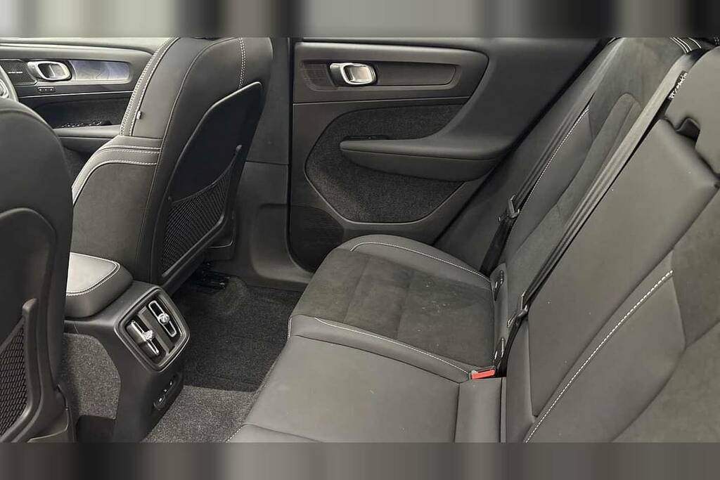 Volvo XC40 Ultimate, B4 Mild Hybrid, Dark Pilot Assi Grey #7