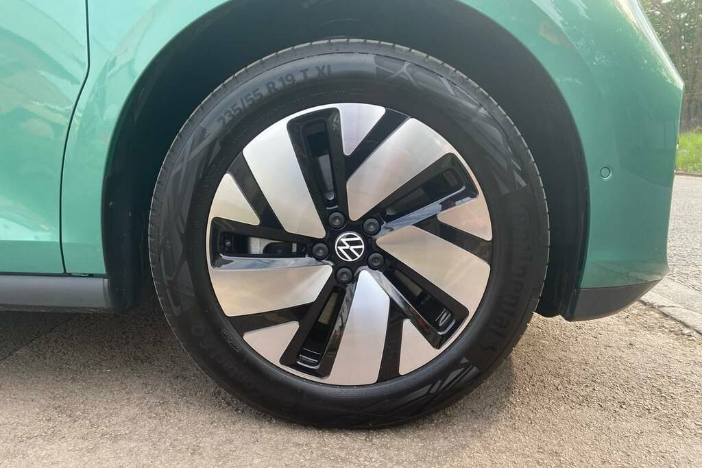 Volkswagen ID.Buzz Commerce Plus Swb 286 Ps 79 Kwh Ele Green #5