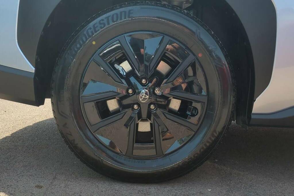 Toyota bZ4X 165Kw Design 73Kwh Hatchback SV26LZB Silver #16