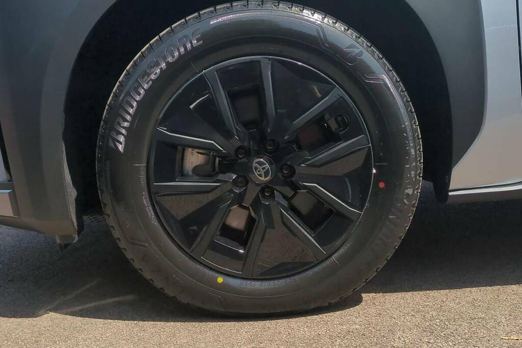 Toyota bZ4X 165Kw Design 73Kwh Hatchback SV26LZB Silver #15