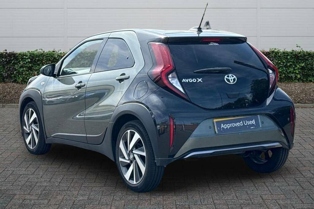 Toyota Aygo X 1.0 Vvt-i Exclusive Green #2