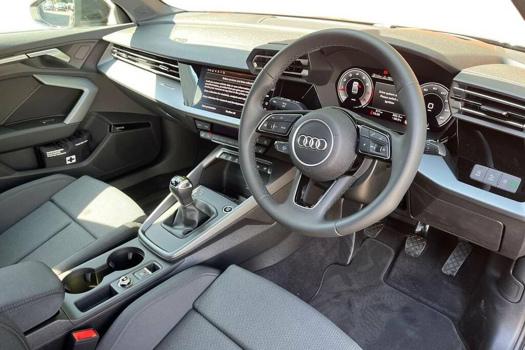 Audi A3 1.5 Tfsi 116 Sport Black #4