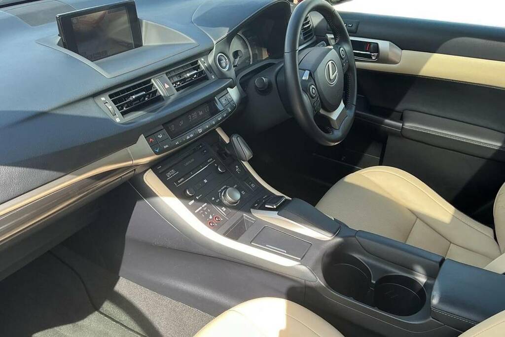 Lexus CT 200H 1.8 Premier Cvt Red #4