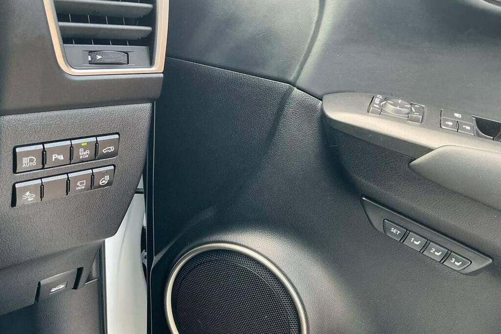 Lexus NX 300H 2.5 Premier Cvt Pan Roof Silver #30